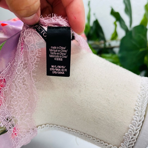 Victoria’s Secret Pink Floral Lace Satin Robe + Cami Set - Picture 9 of 10